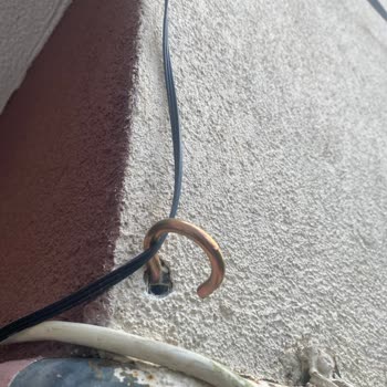 TurkNet Söz Verdiği İnternet Hizmeti Gelmedi, Bina Cepheleri Hasar Görmüş
