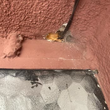 TurkNet Söz Verdiği İnternet Hizmeti Gelmedi, Bina Cepheleri Hasar Görmüş