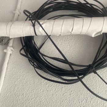TurkNet Söz Verdiği İnternet Hizmeti Gelmedi, Bina Cepheleri Hasar Görmüş