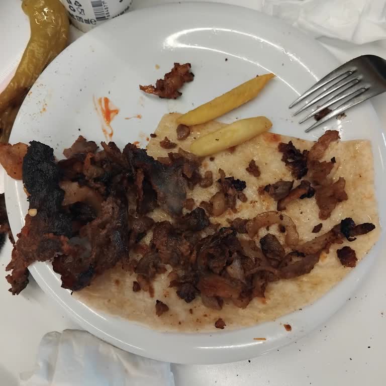 Köfteci Yusuf Çorum’da Yanık Döner Ve Kaba Personel