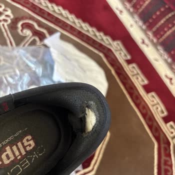 Skechers Ayakkabının İç Astarı 5 Ayda Yırtıldı, Değişim Talebi