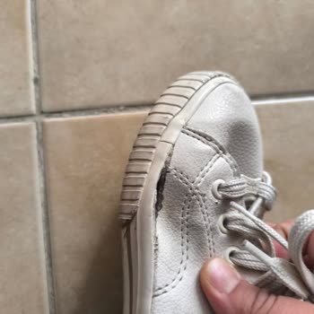 Trendyol’da Ayıplı Sneaker 5 Ayda Yırtıldı, Değişim Talebi
