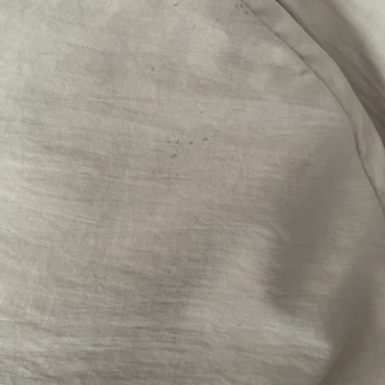 Kullanılmış Yağmurluklar Ve Mağaza Çalışanlarının Saygısız Davranışı