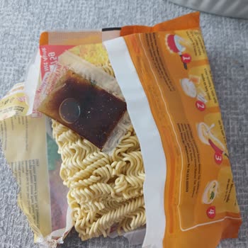 Açılmış Ambalaj Ve Yırtık Sos Paketiyle İndomie Noodle’da Hijyen Sorunu