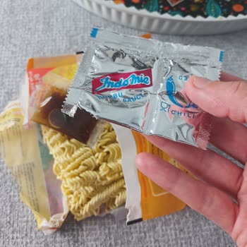 Açılmış Ambalaj Ve Yırtık Sos Paketiyle İndomie Noodle’da Hijyen Sorunu