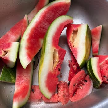 Şok Market’te Satın Alınan Bozuk Karpuz Müşteriyi Mağdur Etti