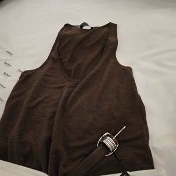 Massimo Dutti Bluzda İlk Kullanımda Oluşan Delikler Nedeniyle Ürün Değişimi Talebi