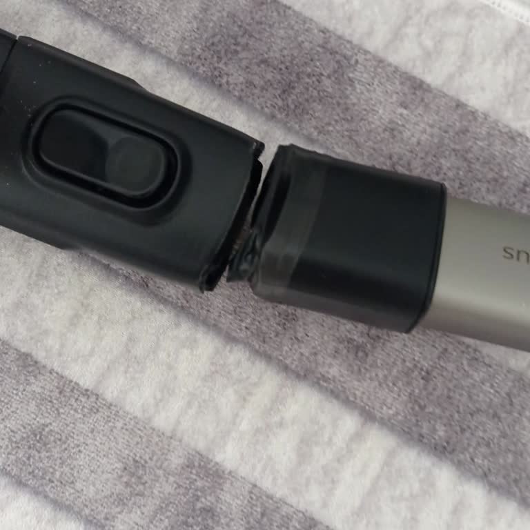 Philips SpeedPro Max Aqua Plus Dikey Süpürgede Plastik Gövde Aniden Kırıldı