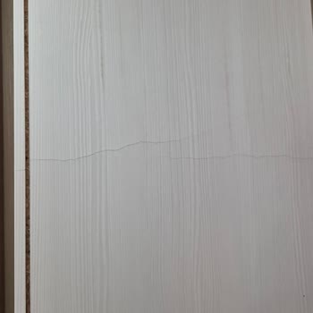Kalinsta'dan Gelen Dolapta Çatlak Parçalar: Hızlı Değişim Talebi