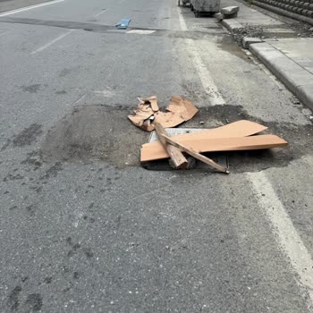 İBB Kazı Bölgesinde Uyarısız Çukur Nedeniyle Lastik Patlaması Ve Geciken Tazminat