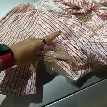 Fiş Olmadan Gömlek Dikişleri Açıldı, Mağaza Yardım Etmedi