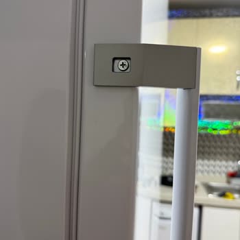 Eksik Vestel Logosu Ve Deforme Kapı Menteşi Olan Sıfır Buzdolabı İçin Değişim Talebi