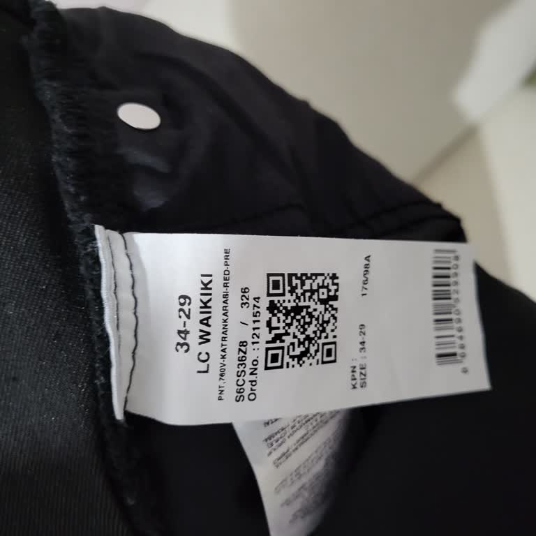 Kimyasal Kokulu Kot Pantolon Fişsiz İade Ve Değişim Talebi
