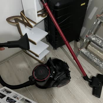 Eksik Süpürge Başlığı Ve Mağaza Personelinin Suçlayıcı Tutumu