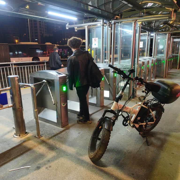 Metrobüste Elektrikli Katlanır Bisikletimin Alınmaması Ve Gece Yarısı Mağduriyetim