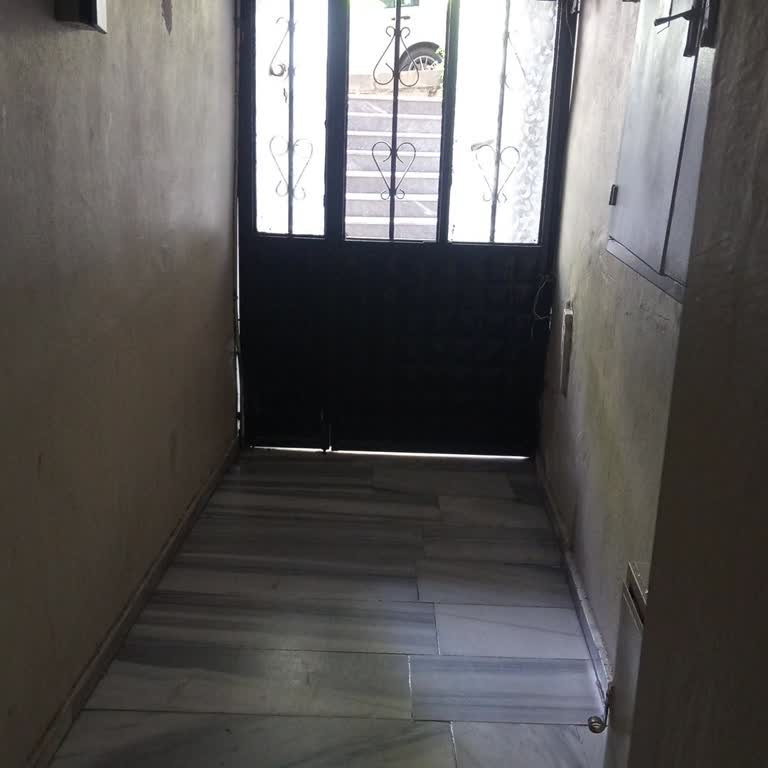Sürekli Kapı Çarpması Ve Gürültü Çocukları Uyandırıyor