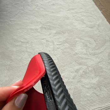 Az Kullanılmış Nike Terlikte Yan Açılma Ve Mağaza Reddine Karşı Şikayet