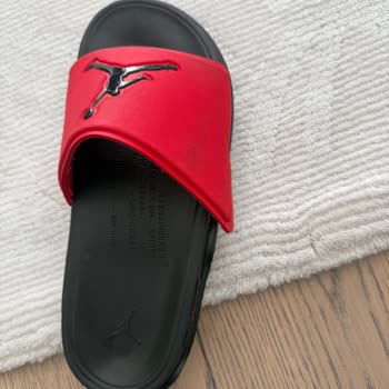Az Kullanılmış Nike Terlikte Yan Açılma Ve Mağaza Reddine Karşı Şikayet