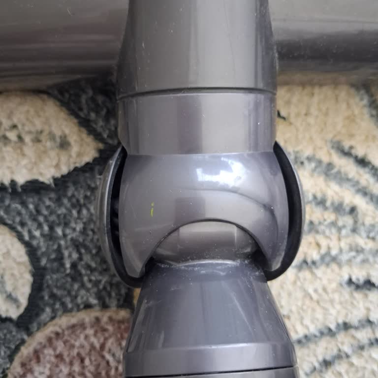 Dyson V8 Başlık Deformasyonu Ve Tekerlek Arızası Garanti Kapsamında Ücretsiz Değiştirilmedi