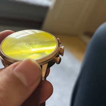 Çizik Ve Yamuk Düğmeli Saatin İadesi İçin Yanıtsızlık Ve Bilgi Eksikliği