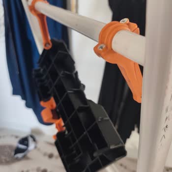 Plastik Merdivenin Kırılması Nedeniyle Düşüş Ve Yaralanma