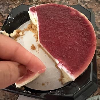 A101 Cheesecake’te Çıkan İp Tüketiciyi Tehlikeye Attı