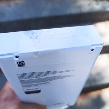 Turgutlu Mağazasında Teşhir Telefon Satışı, Fatura Eksikliği Ve Sözleşme İptali Talebi