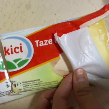Bozulmuş Kaşar Peynirinde Küf Ve Ekşi Tat İade Talebi