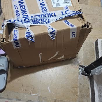 Bina Girişine Bırakılan Koli Hasarlı Ve Ürün Eksik