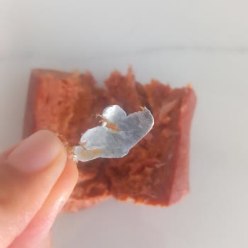 Cumhuriyet Sucukları Metal Parça İçeren Sucuk: Güvenlik Endişesi Ve İade Talebi