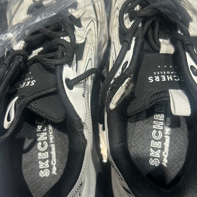 Skechers Ayakkabısının Bilek Astarı Bir Ayda Yırtıldı, Garanti Kabul Edilmedi