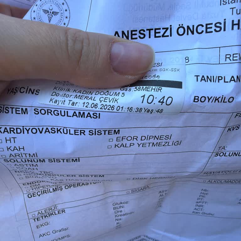 Smear Testi Sonrası Reaksiyonları Düşünmeyen Doktorun İlgisiz Tutumu
