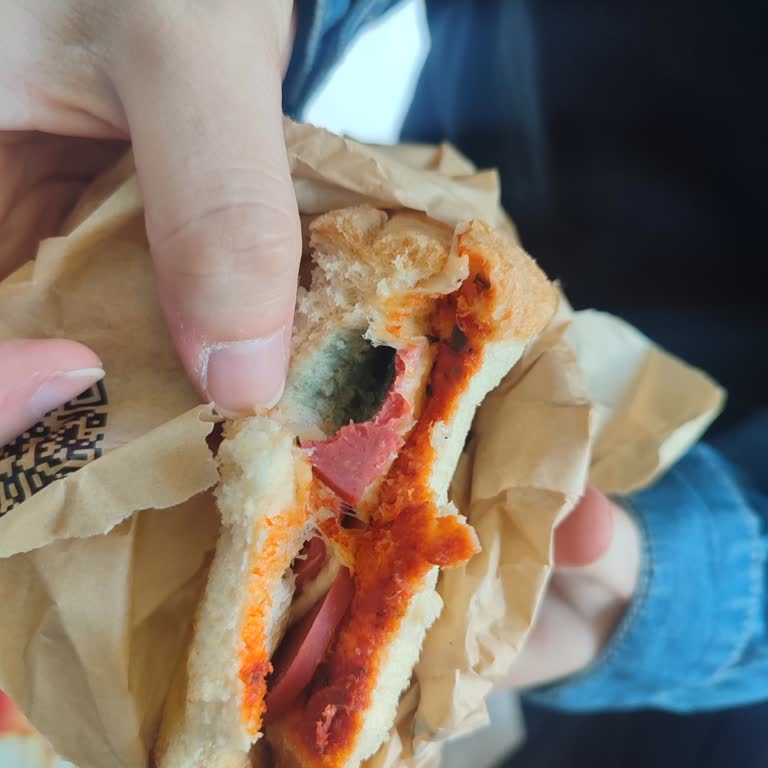 Küflü Tost Satışı Ve Hijyen Sorunu