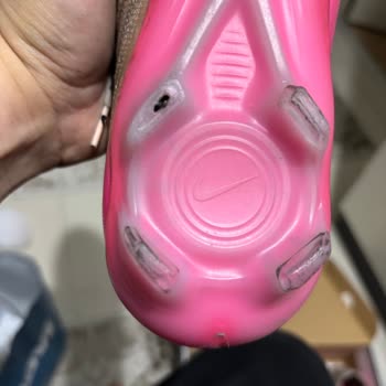 Nike Phantom Luna Pro Kramponu Diş Kopması Ve Değişim İsteği