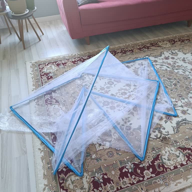 Demir Görünümlü Cibinlik Gerçekte Plastik, Katlanıyor Ve Kullanılamaz