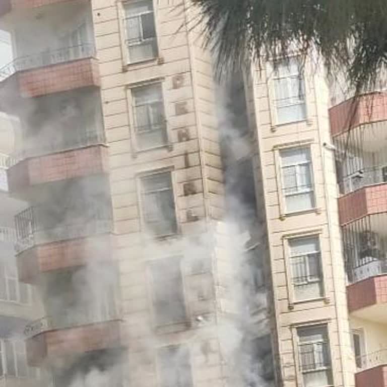 AFAD Yangın Sonrası Elektrik Ve Su Olmadan Hasarlı Dairede Zorunda Kalan Aile Acil Barınma İstiyor