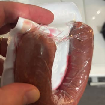 Polonez Markalı Sucukta Kırmızı Sıvı Ve Kötü Koku