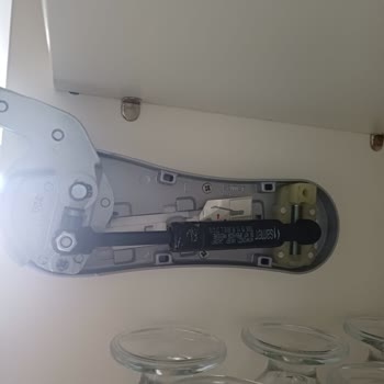 Mutfak dolabı piston arızası ve yedek parça talebi