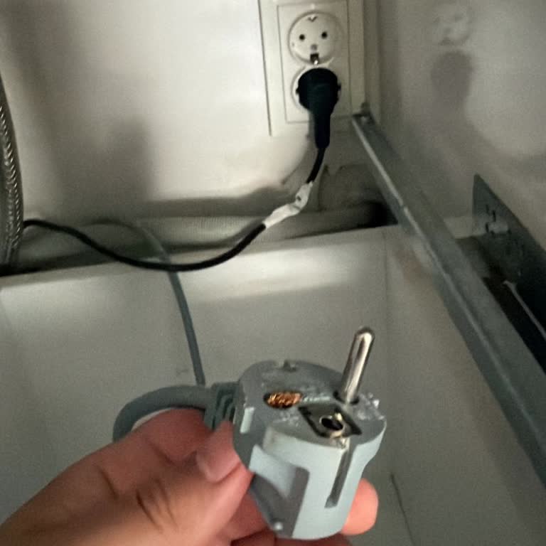 SEG Kurulum Sonrası Priz Ucu Kırıldı Servis 4000 TL Ücret Talep Ediyor