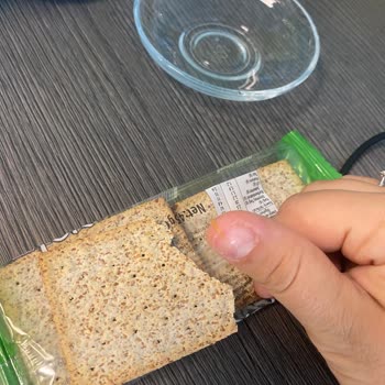 Eti Gıda Eti Form Bisküvinin İçinden Resmen Saman Benzeri Yabancı Bir Madde Çıktı