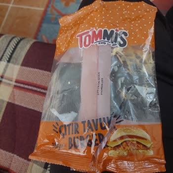 Çıtır Tavuk Burger’in Yanıltıcı Ambalajı Ve İsmi Tüketiciyi Aldatıyor