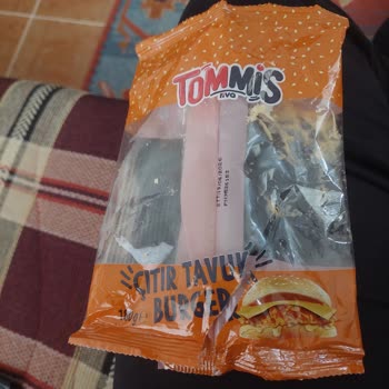 Çıtır Tavuk Burger’in Yanıltıcı Ambalajı Ve İsmi Tüketiciyi Aldatıyor