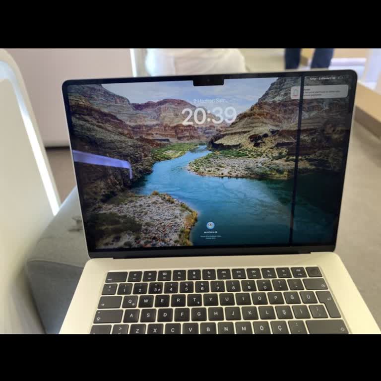 Teknosa'dan Aldığım Yeni Macbook Air'de Ekranda Siyah Çizgi Çıktı, Değişim Talebi