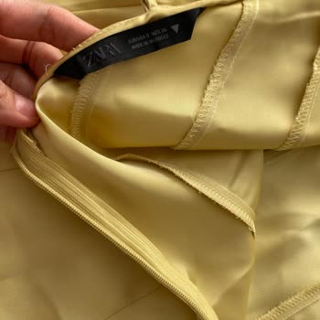 Zara'dan Gelen Lekeli Ve Hasarlı Elbise Şikayeti