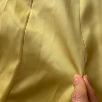 Zara'dan Gelen Lekeli Ve Hasarlı Elbise Şikayeti