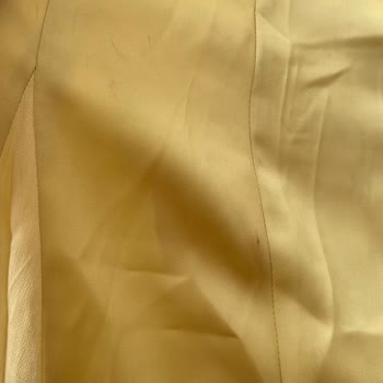 Zara'dan Gelen Lekeli Ve Hasarlı Elbise Şikayeti