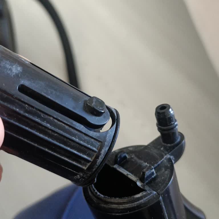 Bissell Halı Yıkama Makinesinin Hortum Bağlantısının Kırılması Ve Hepsiburada’dan Cevap Beklenmesi