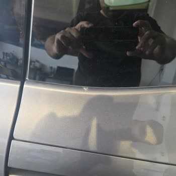 Renault Bayisinde Araç Çizik Ve Kuş Dışkısıyla Teslim Edildi, Çözüm Bekleniyor
