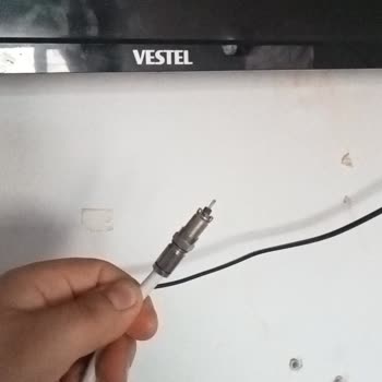 Anten Girişi Çıkması Nedeniyle Kullanılamayan Vestel Televizyonun Ücretsiz Onarımı İçin Talep