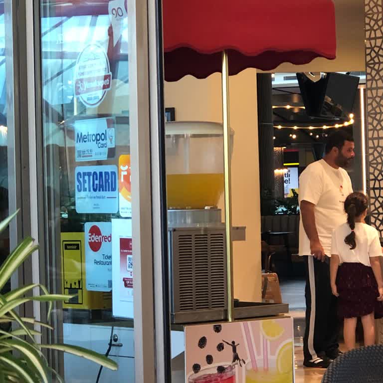Palladium Şubesinde İskender Lezzeti Düşük, Limonata Aşırı Ekşi Ve Fiyatlar Yüksek